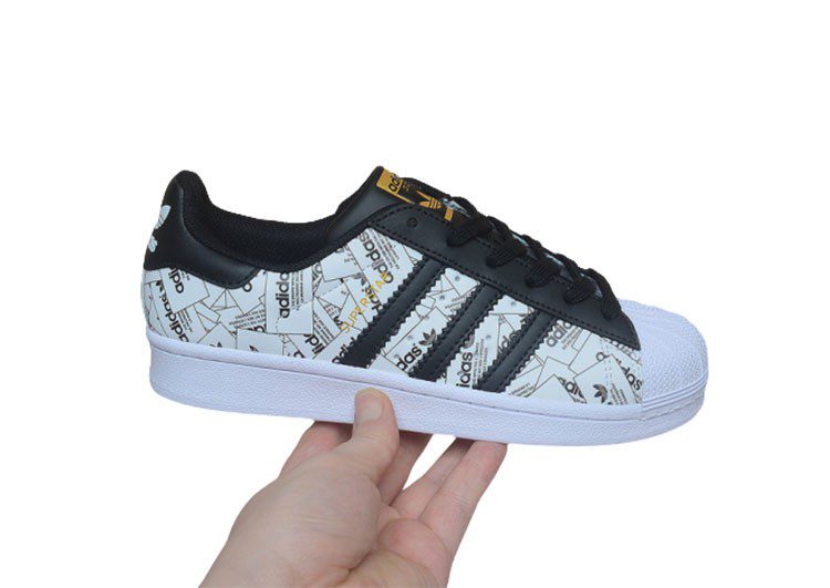 נעלי אדידס-ADIDAS Stan Smith - Black & Logo Print – תמונה 4