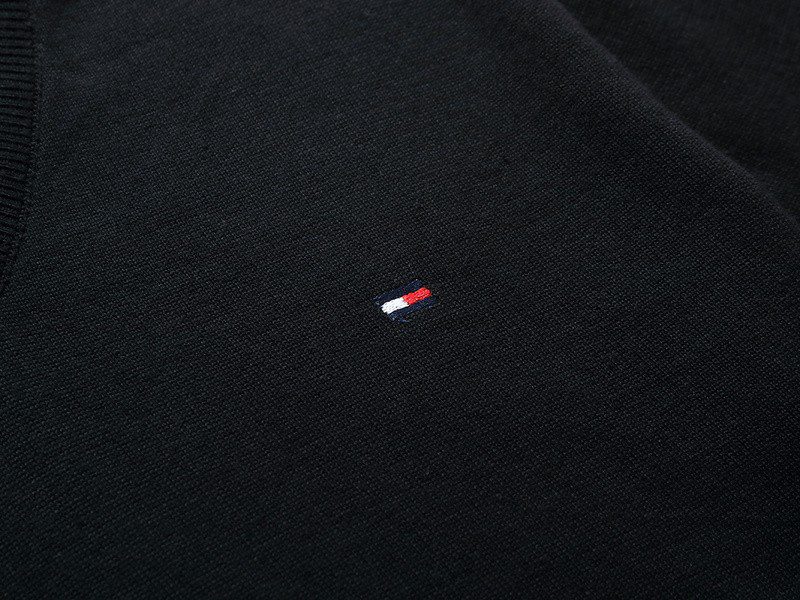 טומי הילפיגר-TOMMY TSHIRT MEN'S LONG V - Black – תמונה 11