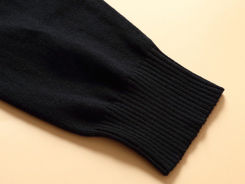 טומי הילפיגר-TOMMY TSHIRT MEN'S LONG V - Black – תמונה 7