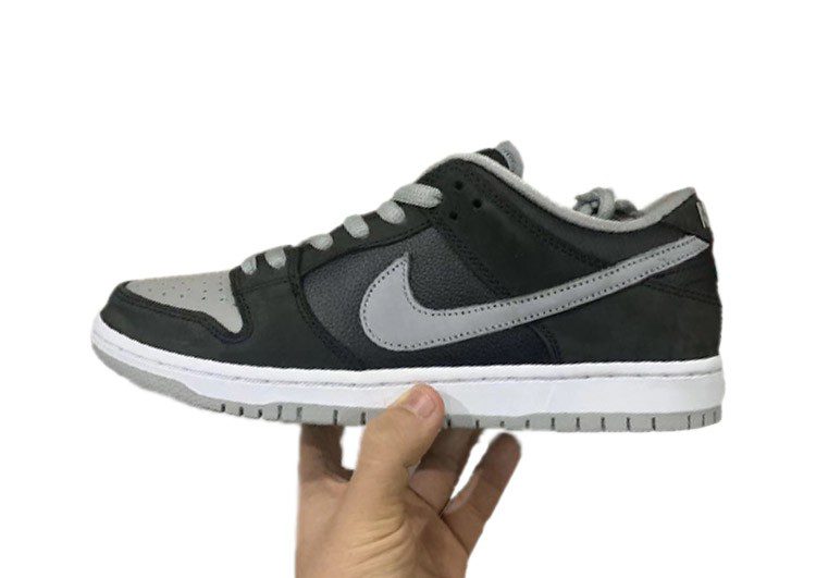 נעליי נייק-NIKE SB DUNK LOW PRO QS - Woodsmoke & Grey Chateau – תמונה 2