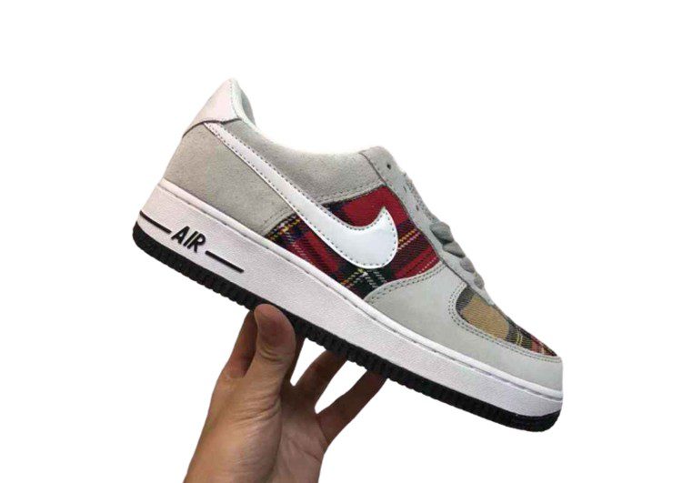 נעלי נייק -Nike Air Force 1 Low Foggy Grey-Falu Red – תמונה 3