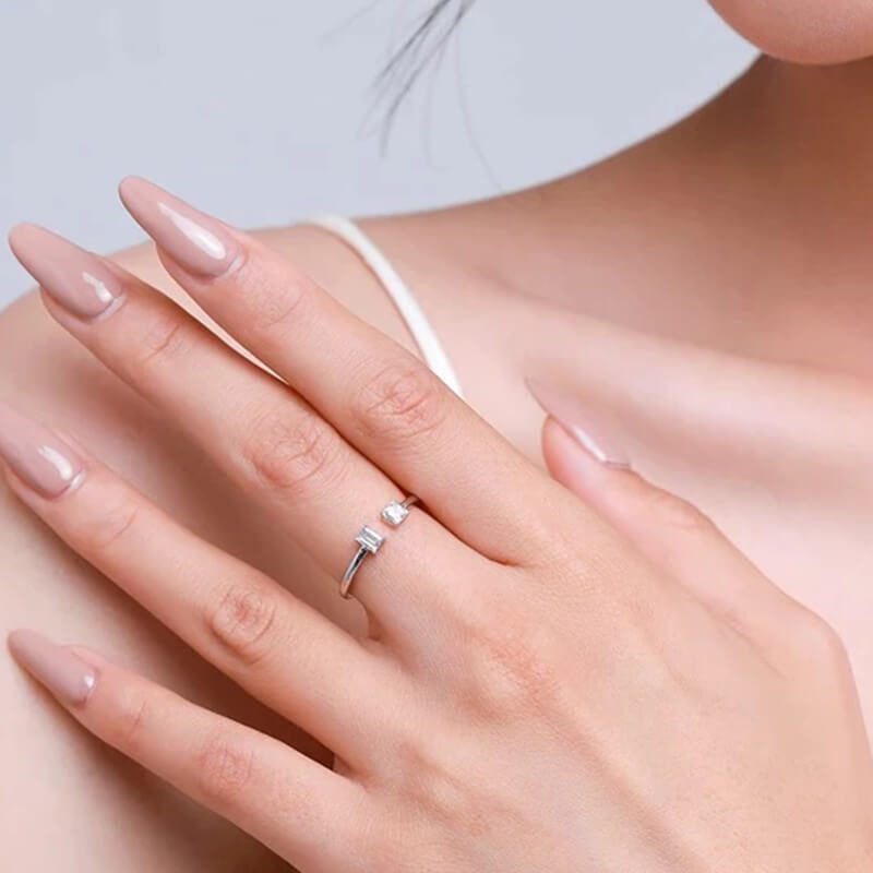 טבעת יוקרה-Silver Irregular Sparkling Clear CZ Finger Ring For Women – תמונה 2