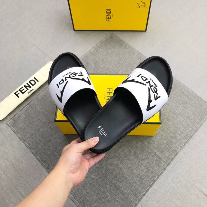 פנדי - FENDI SLIPPERS - White & Black – תמונה 6