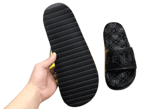 פנדי - FENDI SLIPPERS - Black – תמונה 3