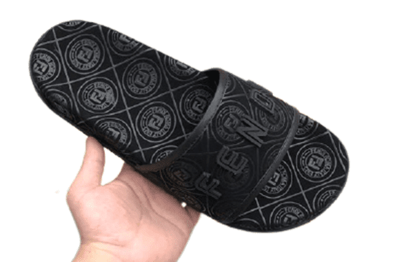 פנדי - FENDI SLIPPERS - Black – תמונה 2