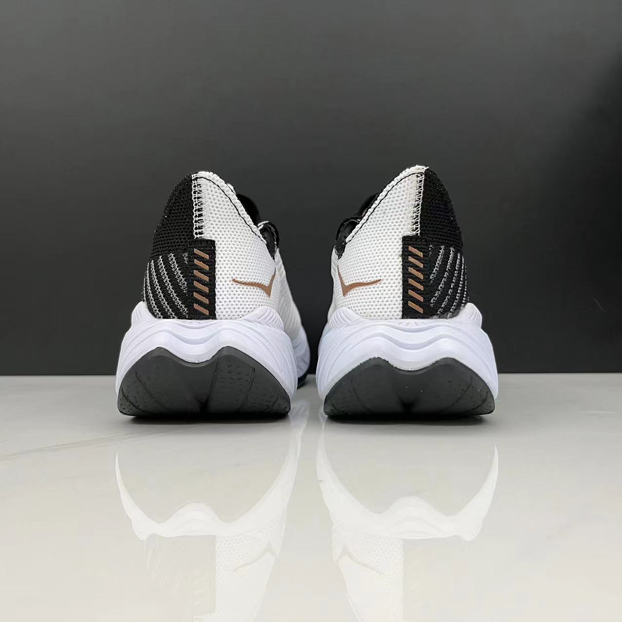 נעלי הוקה-HOKA ONE ONE CARBON X3 Black – תמונה 6