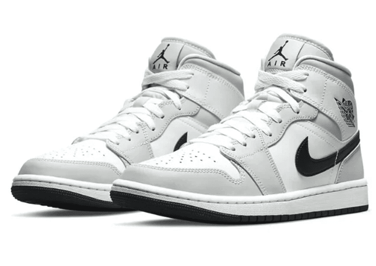 ⁦נעלי נייק-Nike Air Jordan 1 Mid Light Smoke W 2021⁩ – תמונה ⁦3⁩