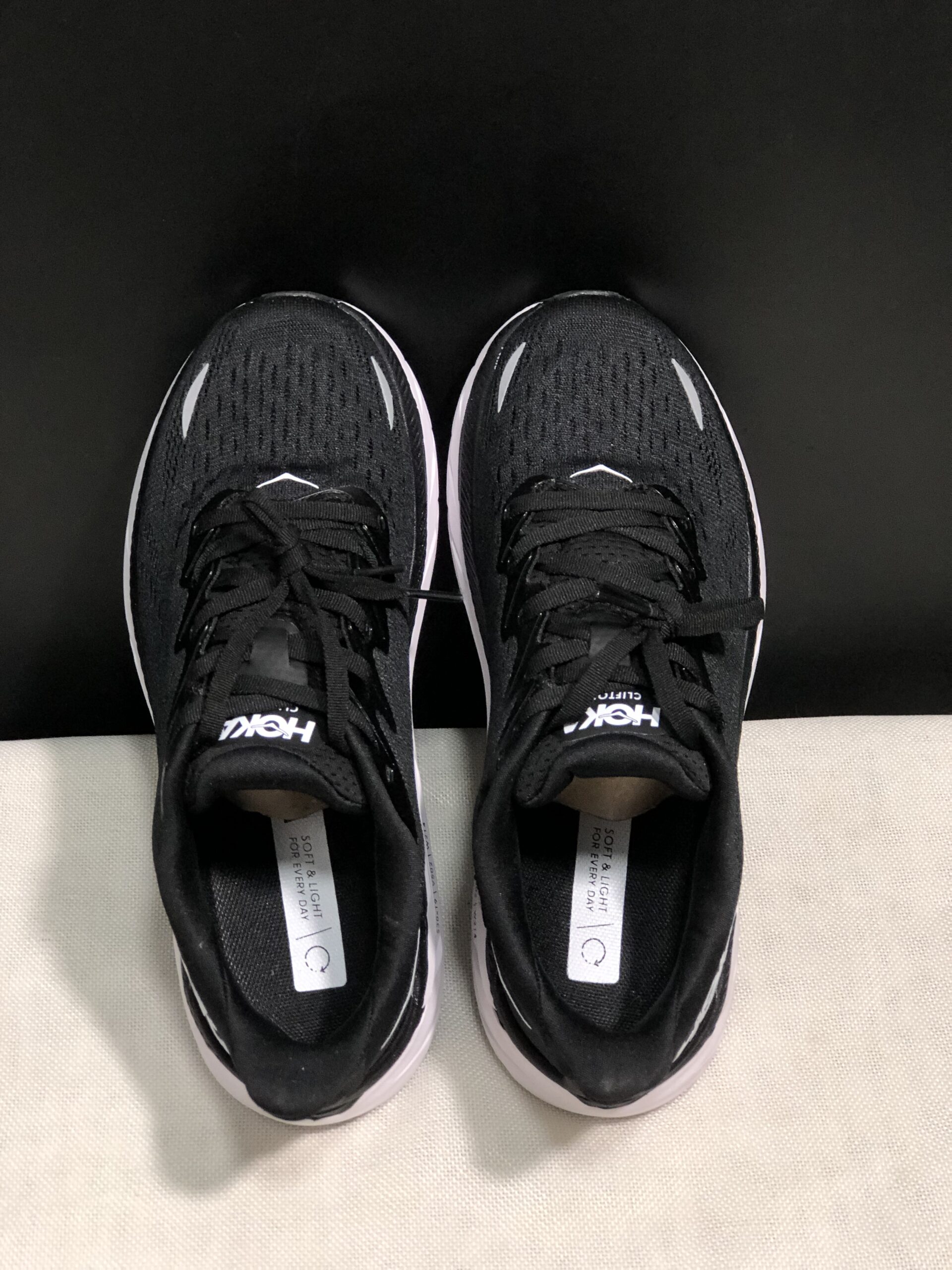 נעלי הוקה-HOKA ONE ONE Clifton 8 Black – תמונה 12
