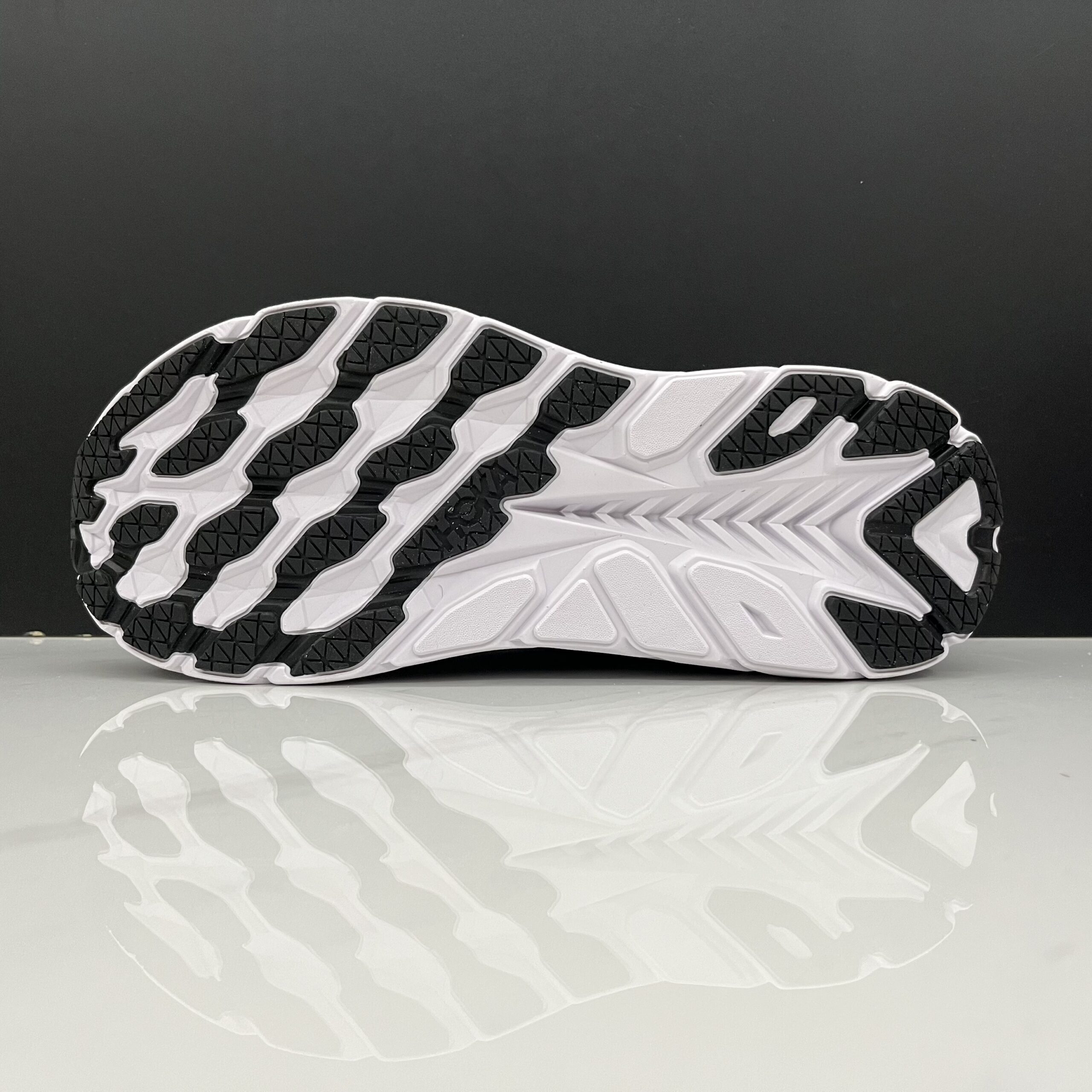 נעלי הוקה-HOKA ONE ONE Clifton 8 Black – תמונה 7