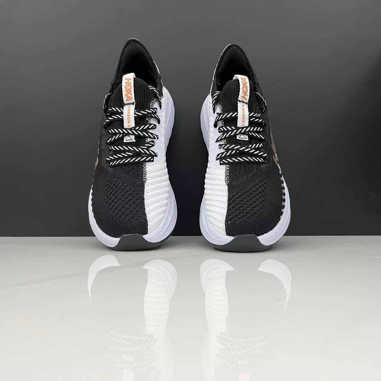 נעלי הוקה-HOKA ONE ONE CARBON X3 Black – תמונה 3