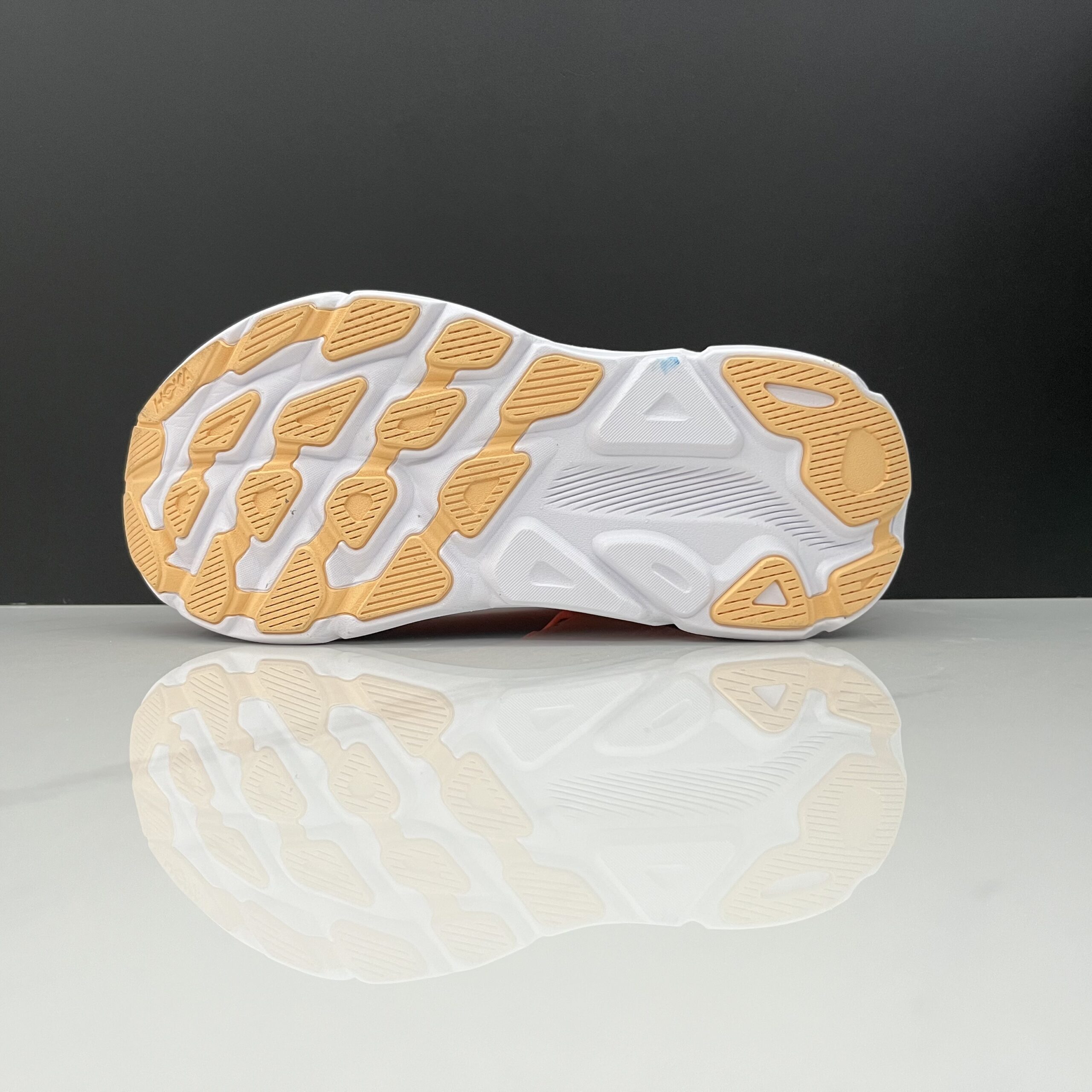 נעלי הוקה-HOKA ONE ONE Clifton 9 White ange – תמונה 9