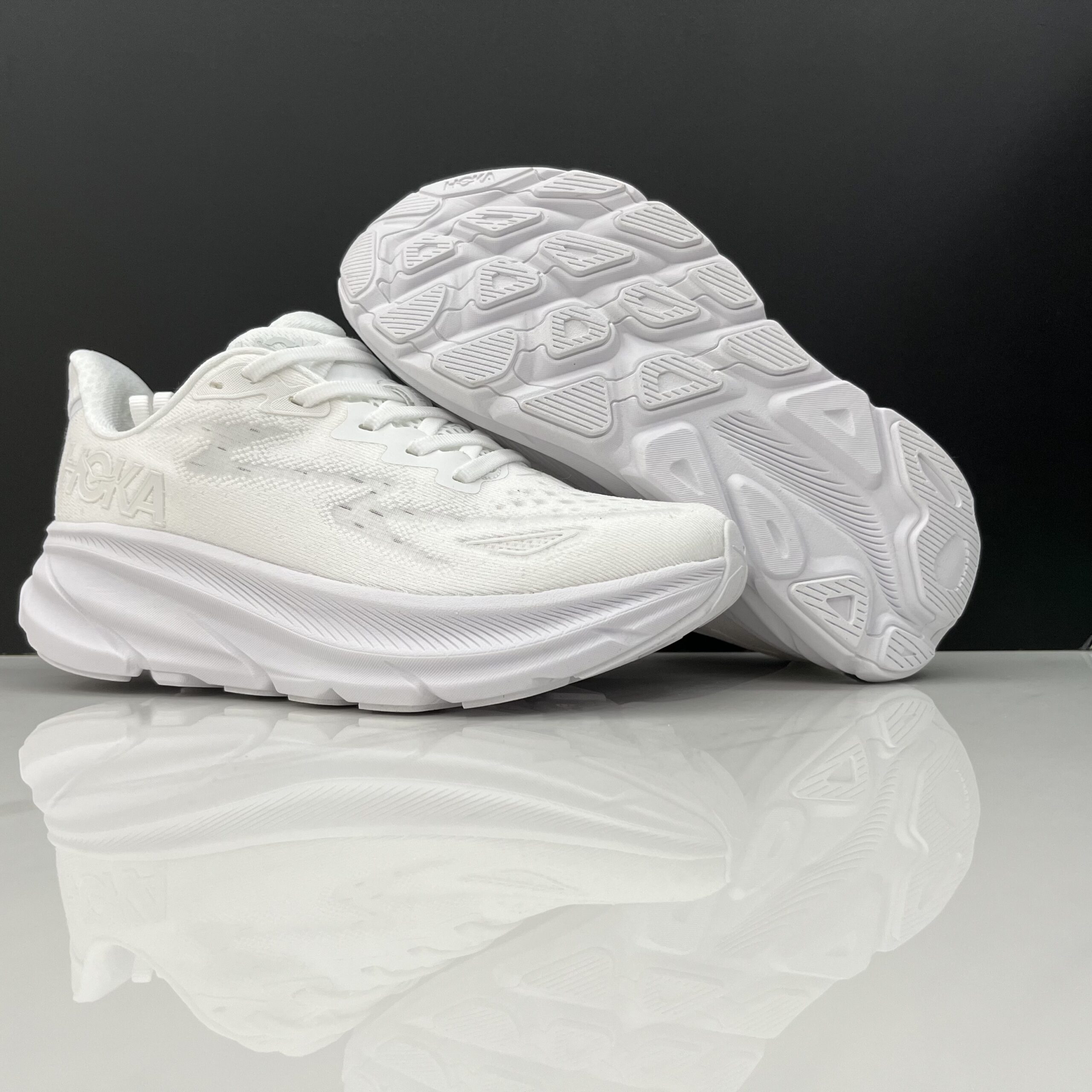 נעלי הוקה-HOKA ONE ONE Clifton 9 White – תמונה 6